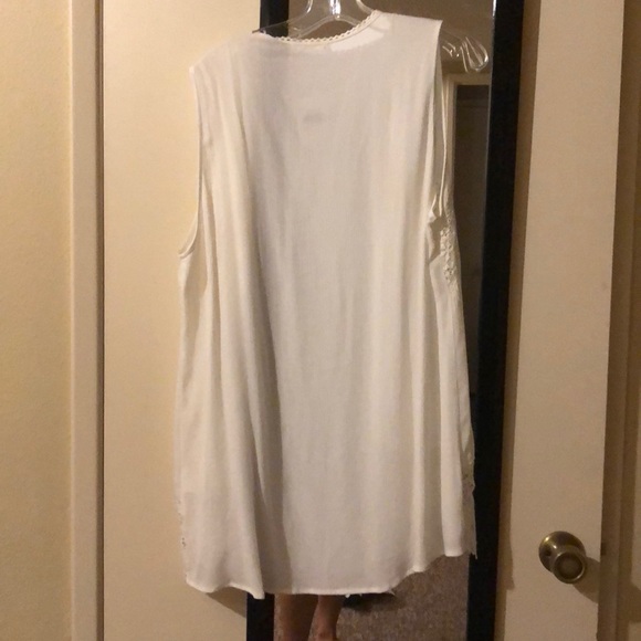 Long white flowy vest - Picture 2 of 4